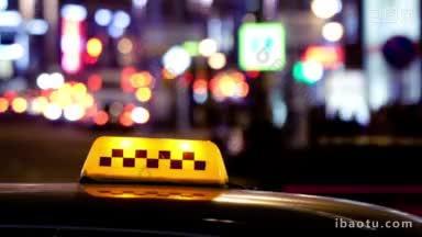 离焦的城市<strong>交通</strong>在<strong>夜间</strong>的时间推移与静态黄色出租车标志的汽车在前景复制空间